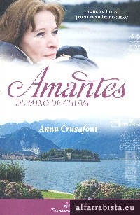 Amantes debaixo de chuva